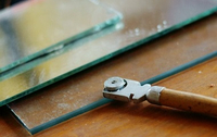 //ijrorwxhlnoolr5p.ldycdn.com/cloud/liBprKqnliSRpjqqrjlkjq/How_to_Cut_Glass.jpg