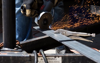 Can I use an angle grinder to cut tiles?(4)
