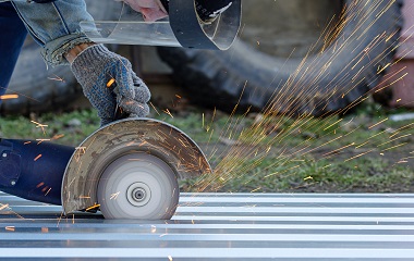 Can I use an angle grinder to cut tiles?(1)