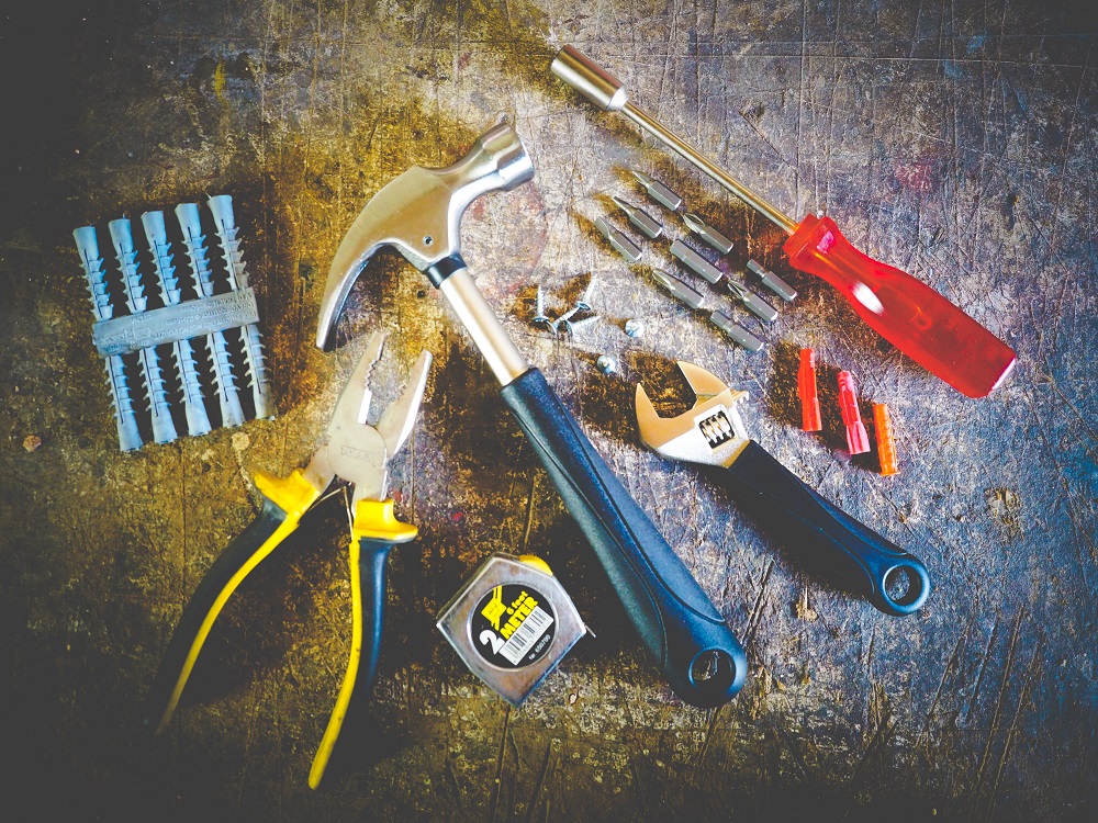tile plier